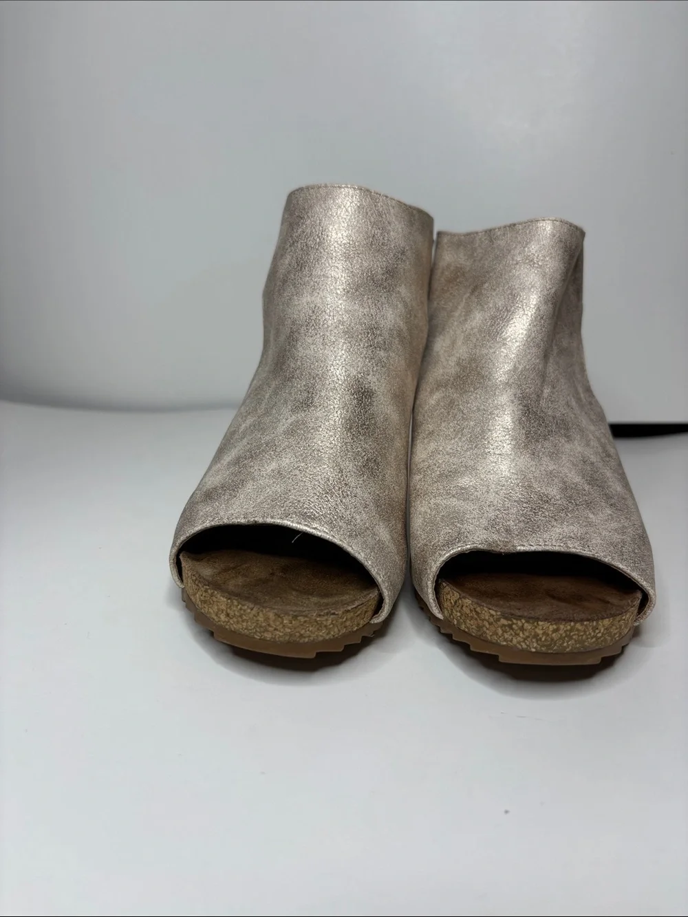Boutique by Corky size 7 Peep-Toe Slingback Wedge in Shimmery Taupe